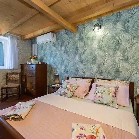 Colini Dvori Holiday home *