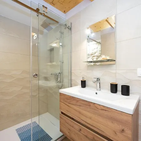 Holiday home Colini Dvori Gustirna