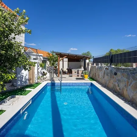 Colini Dvori Holiday home