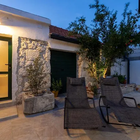 Colini Dvori Holiday home Gustirna